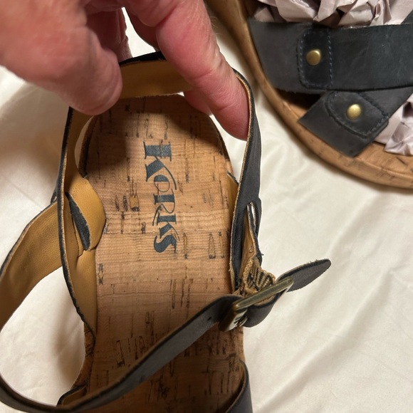 Korks navy wedges sz 10, great with jeans, denim color, lightweight, cute, sexy - Picture 7 of 8